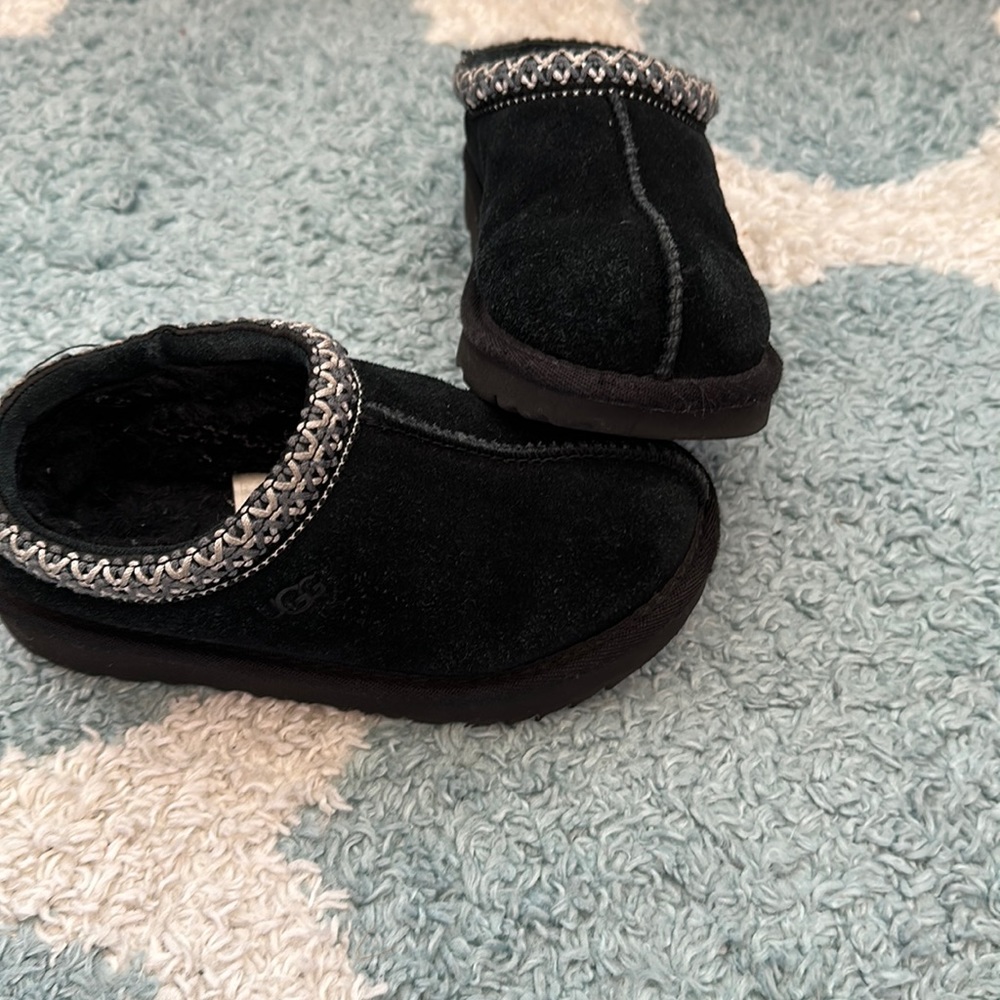 slippers for toddler..used but still good condition!!